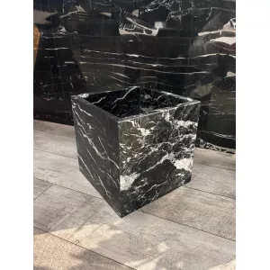 Кашпо из мрамора Nero Marquina